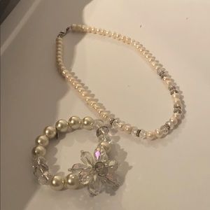 Necklace and bracelet set
